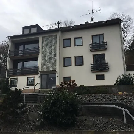 Five Apartment *